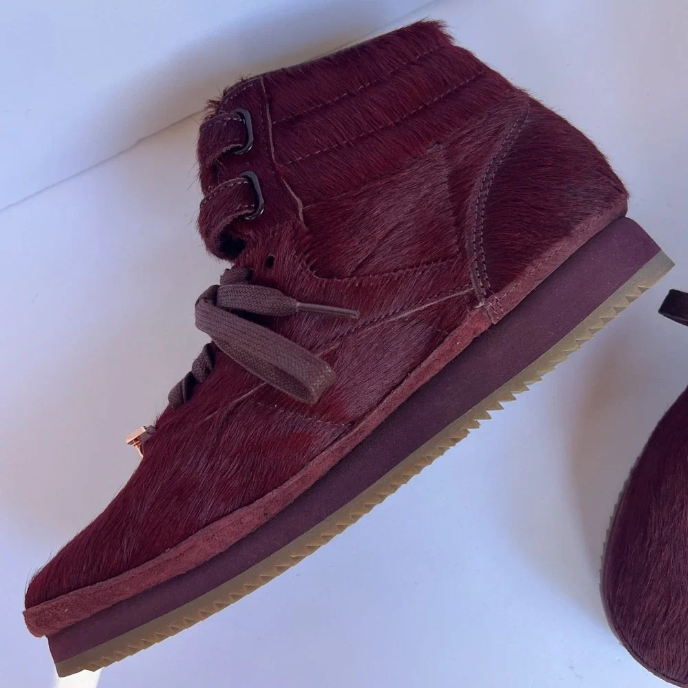 Reebok Freestyle Pony Hair Vibram Womens Sz 8 Amber Rose Merlot Gold Sneaker